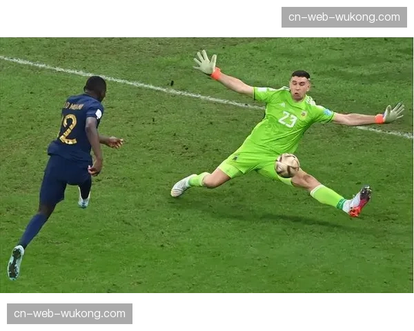 阿斯顿维拉门将马丁内斯神扑救主 零封布莱顿稳住球队颓势